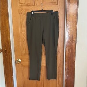 Eddie Bauer Women's Cropped Pants - Olive